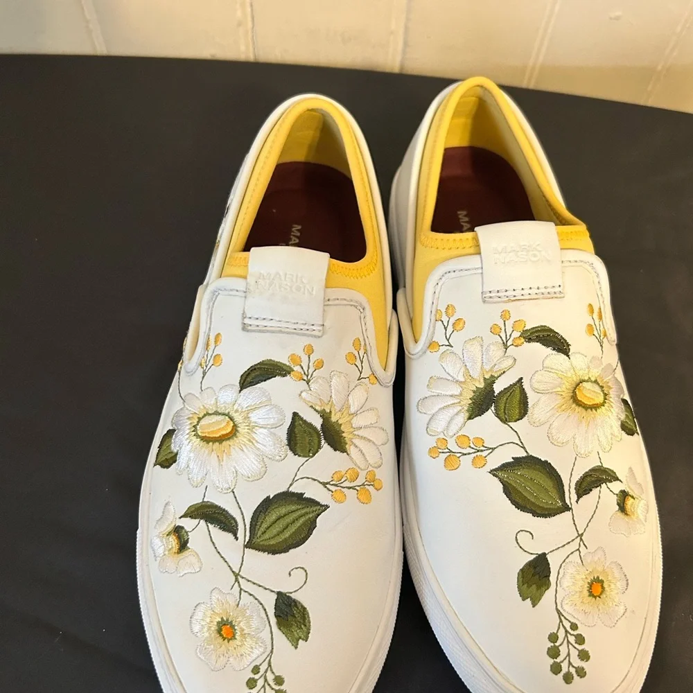 Mark Nason X Sketches Razor Cup Floral Daisy Leather  Slip-Ons Size 7